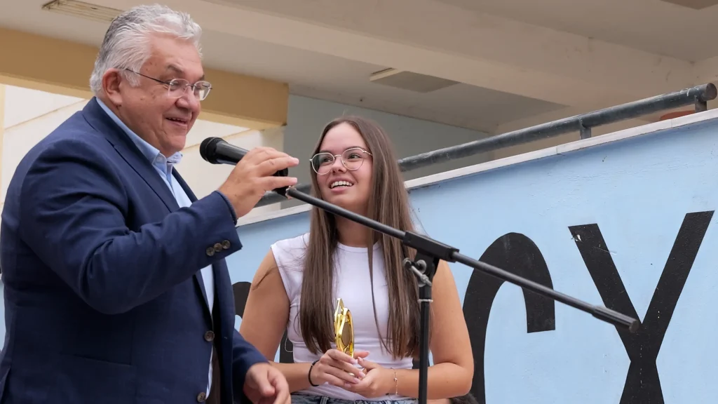 Βράβευση Ελένη Καρακασίδου, Πανελλήνια πρωταθλήτρια , PowerPoint, βράβευση από τον Υφυπουργό Παιδείας Νικόλαο Παπαϊωάννου